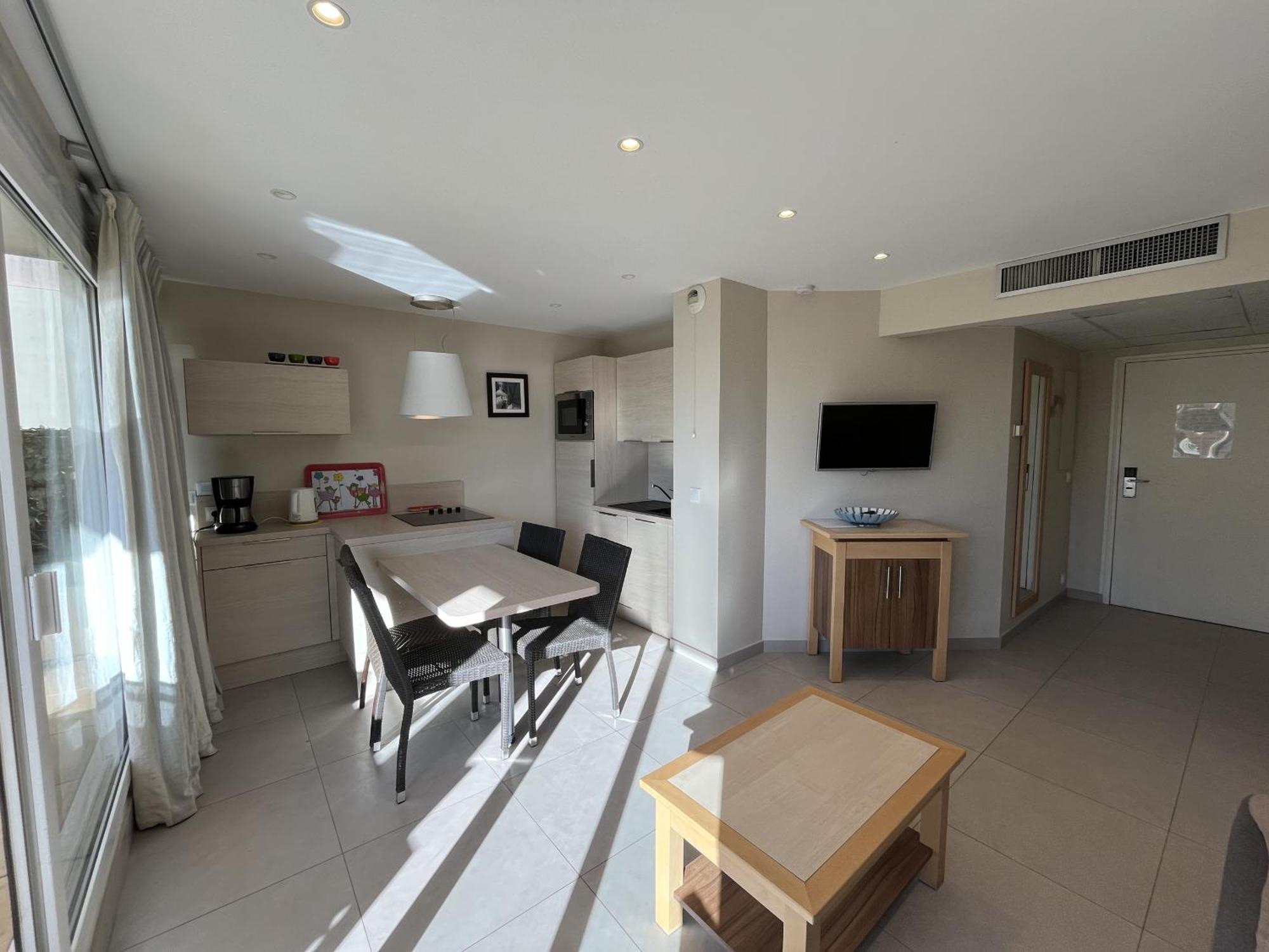 Cap Hermes, T2-3, 40m2, 4-5p, ,grande Terrasse Vu Appartement